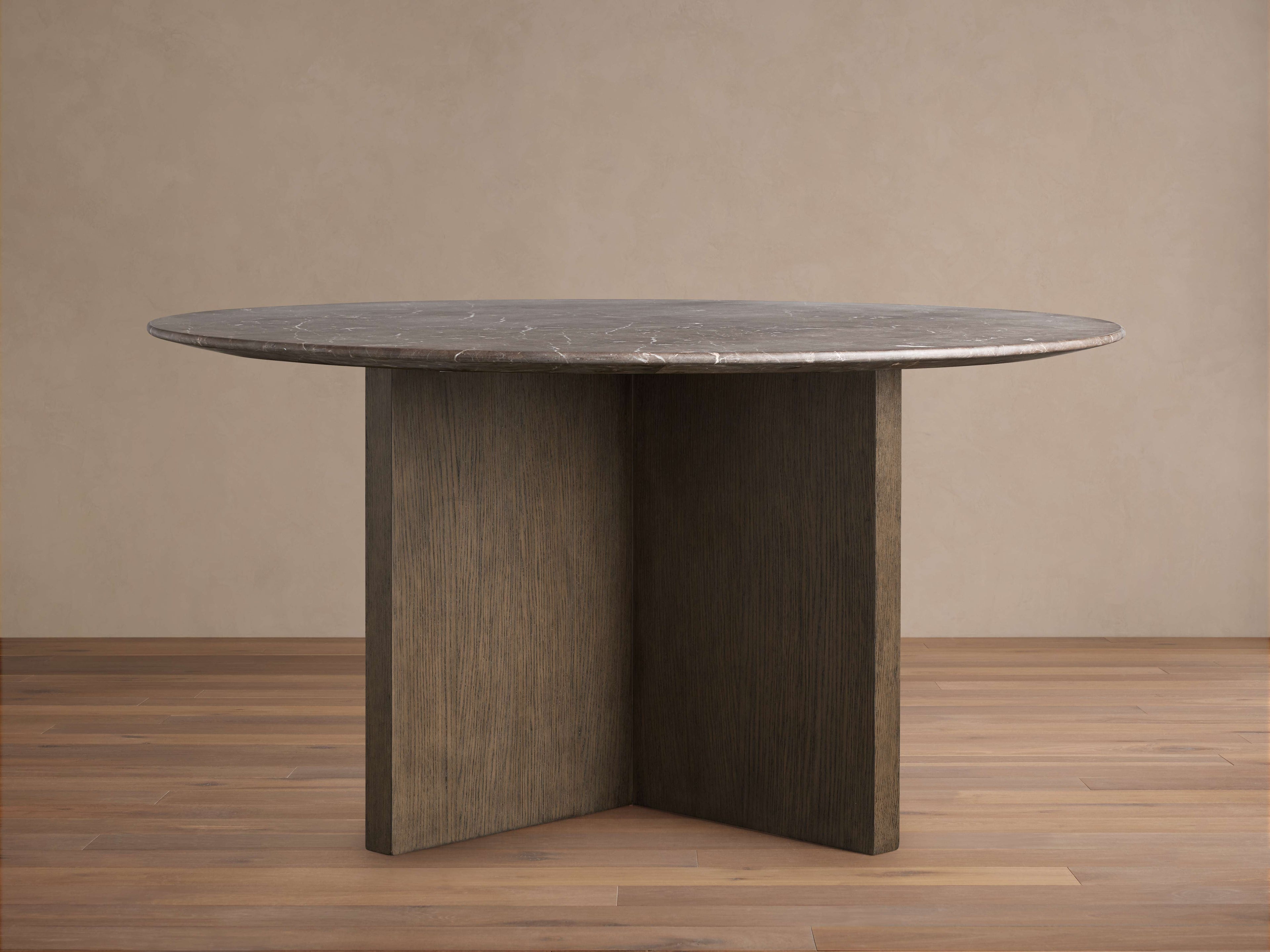 Table à manger ronde Saint Germain avec plateau en pierre et base en bois Clément