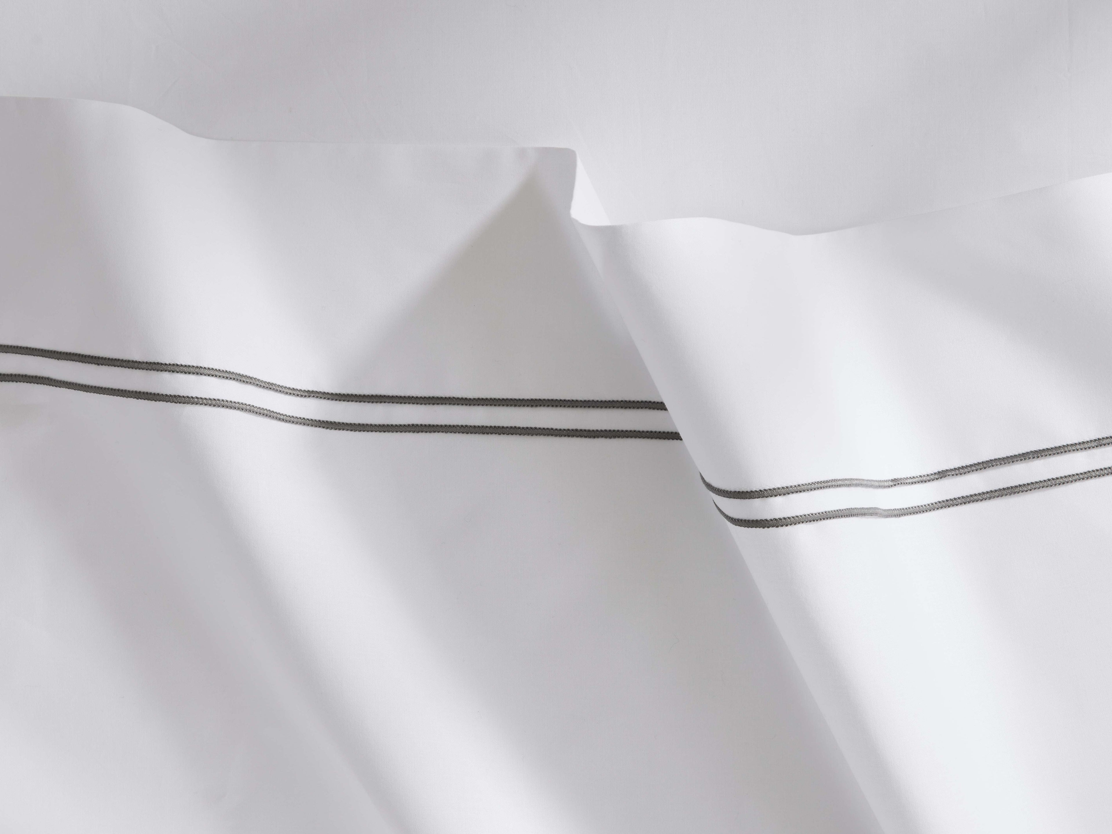 Drap plat en percale brodée italienne