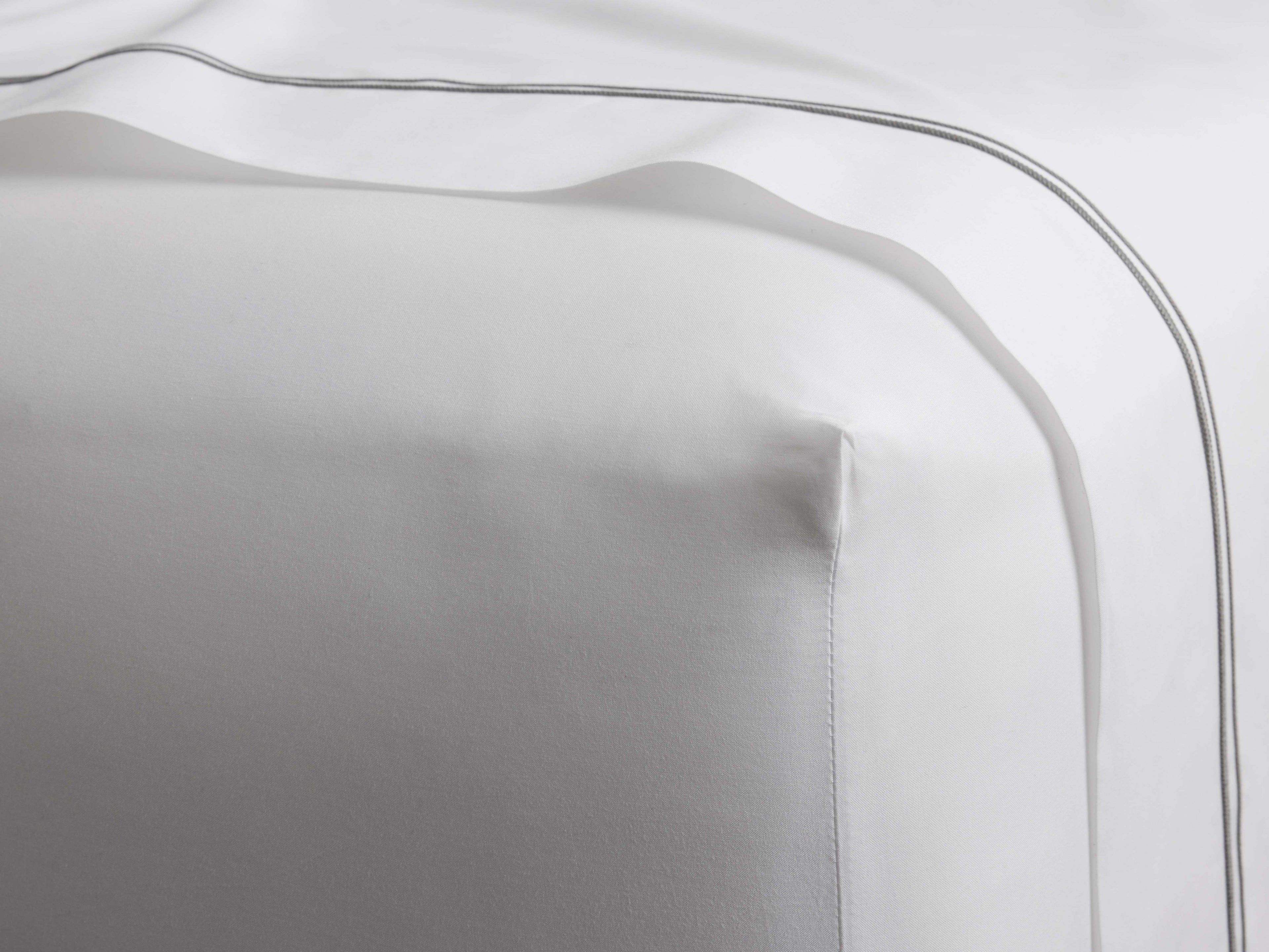 Drap-housse en percale brodée italienne