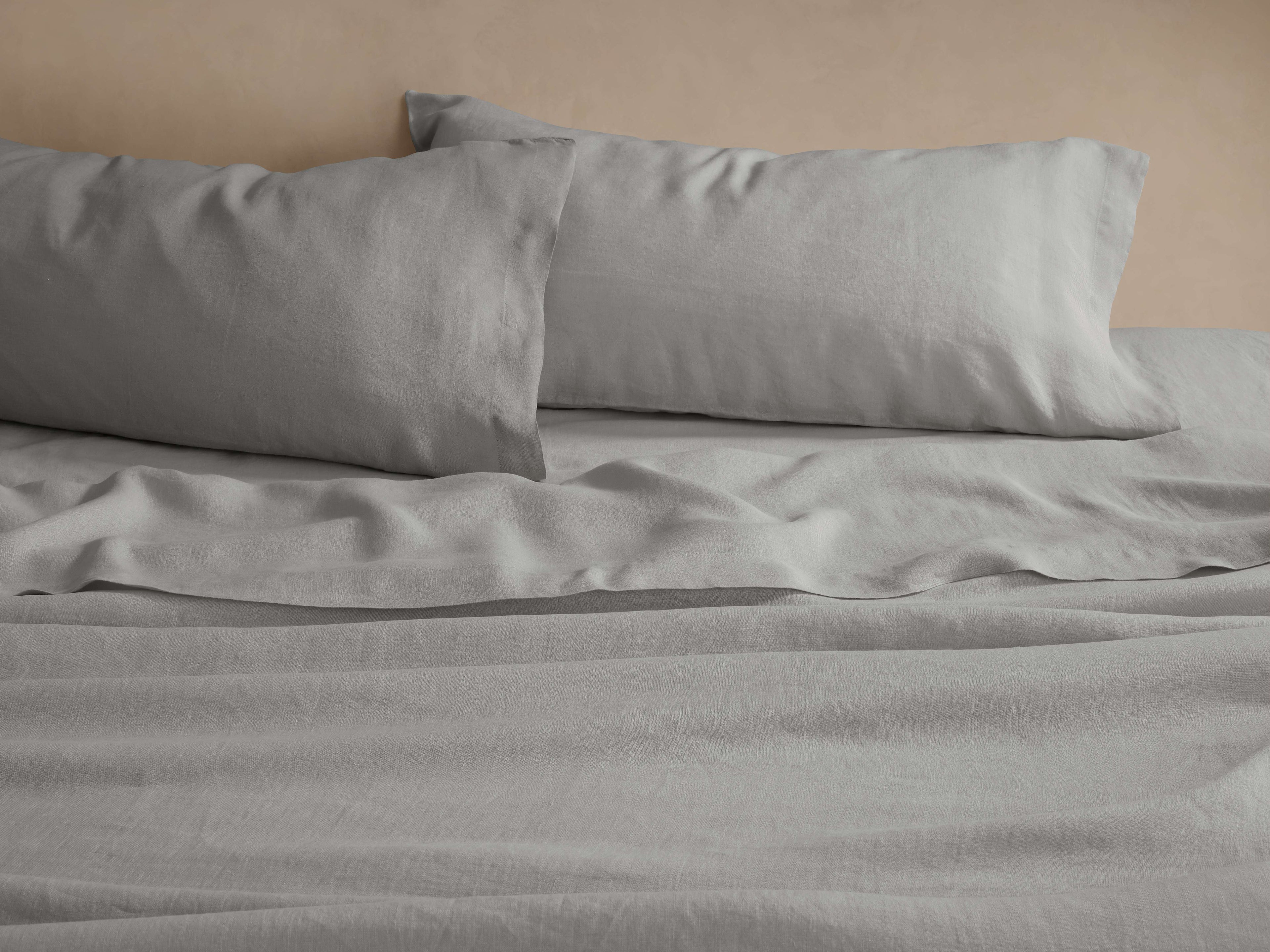 Parure de draps king size en lin italien teint en pièce, couleur brouillard