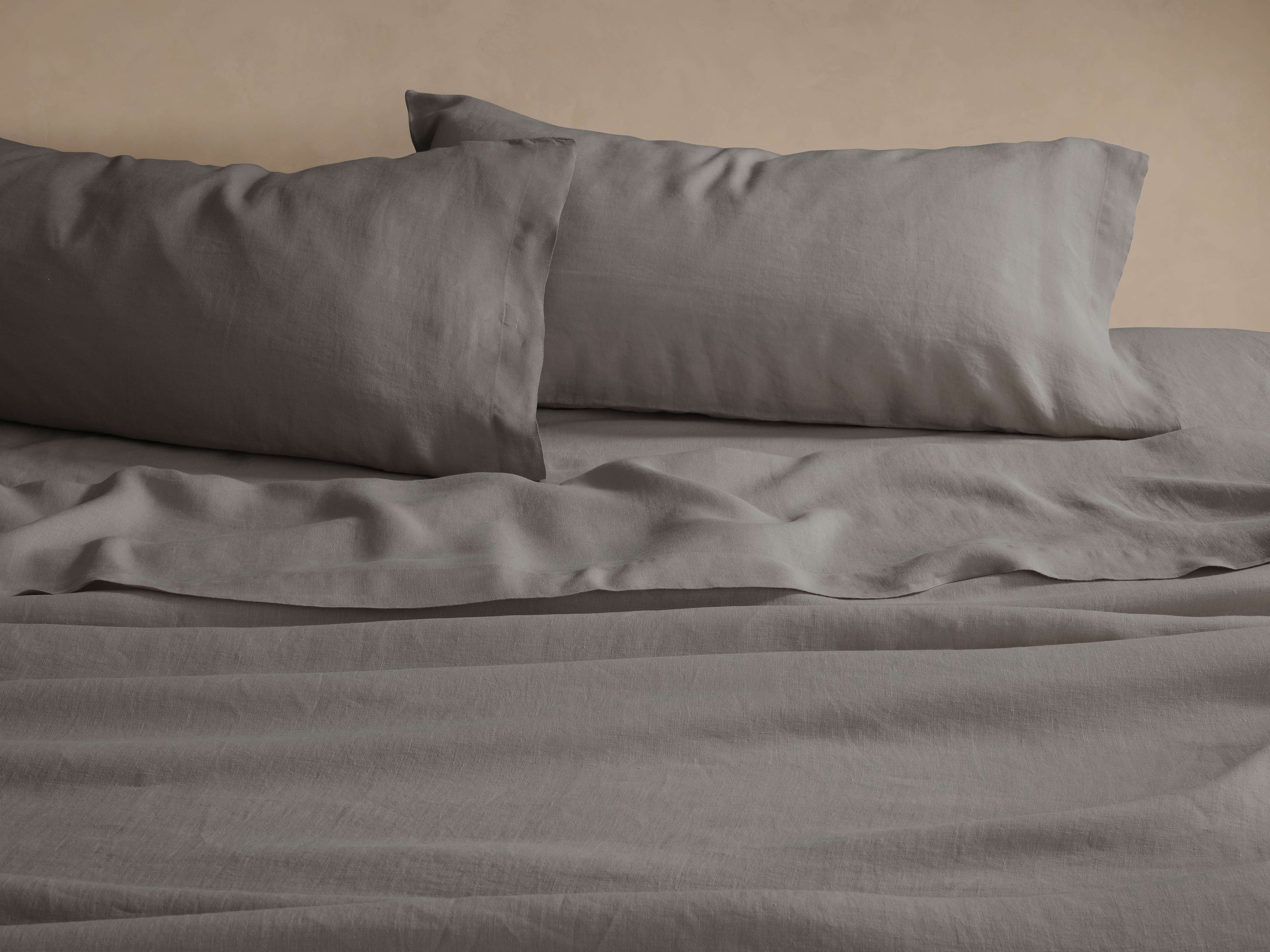 Parure de draps en lin italien teint en pièce, couleur vison