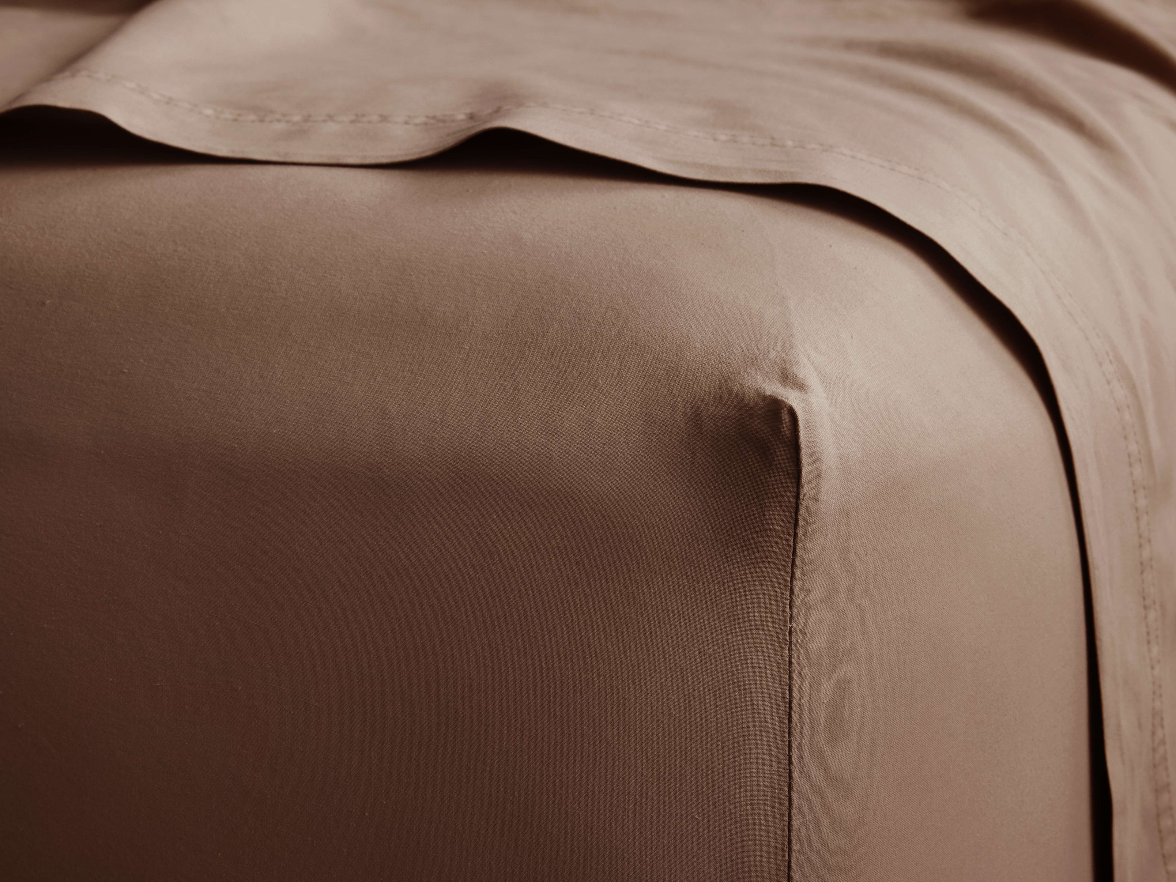 Drap-housse en percale teint en pièce italienne couleur argile