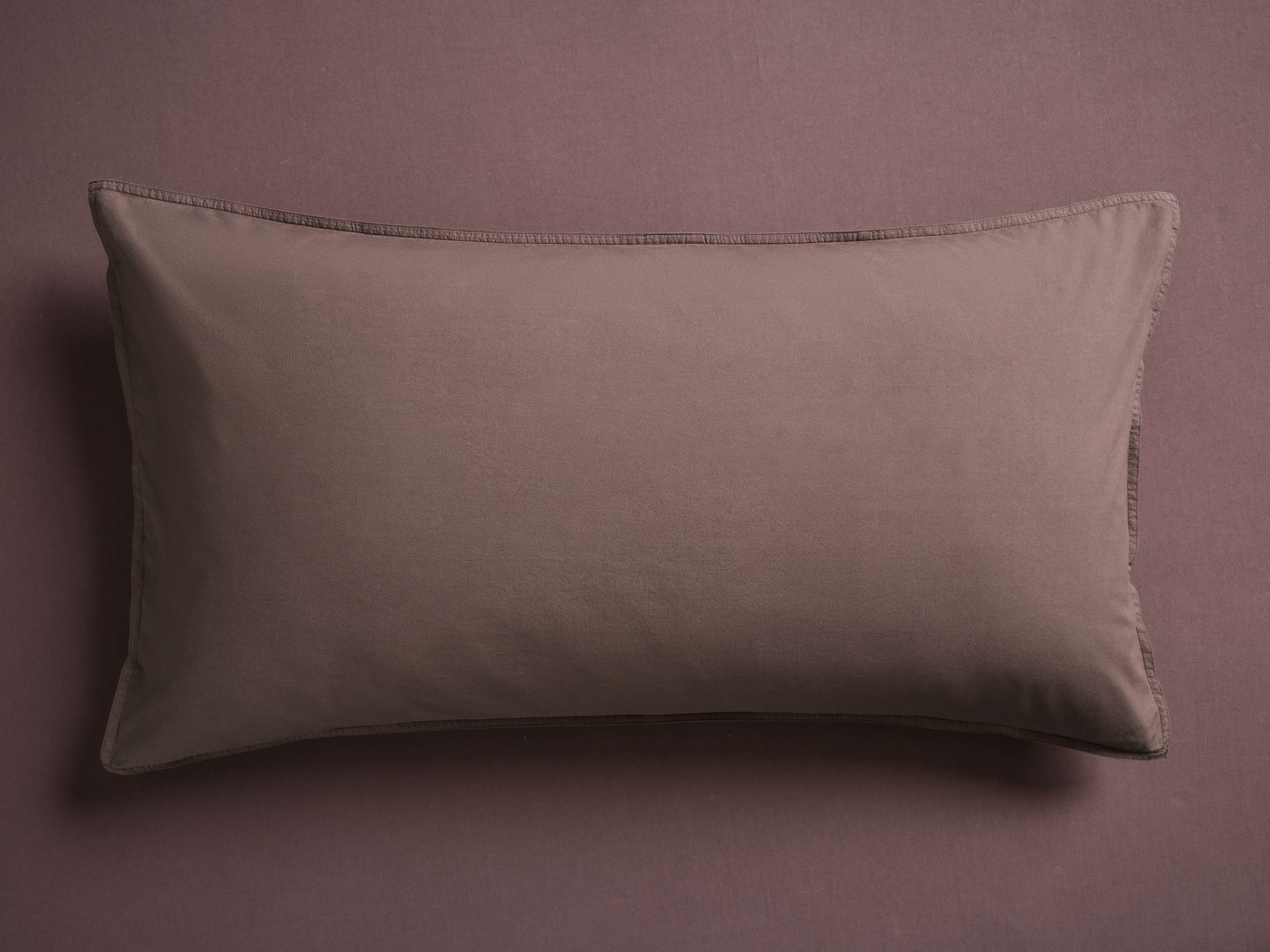 Housse de coussin en satin italien teint en pièce