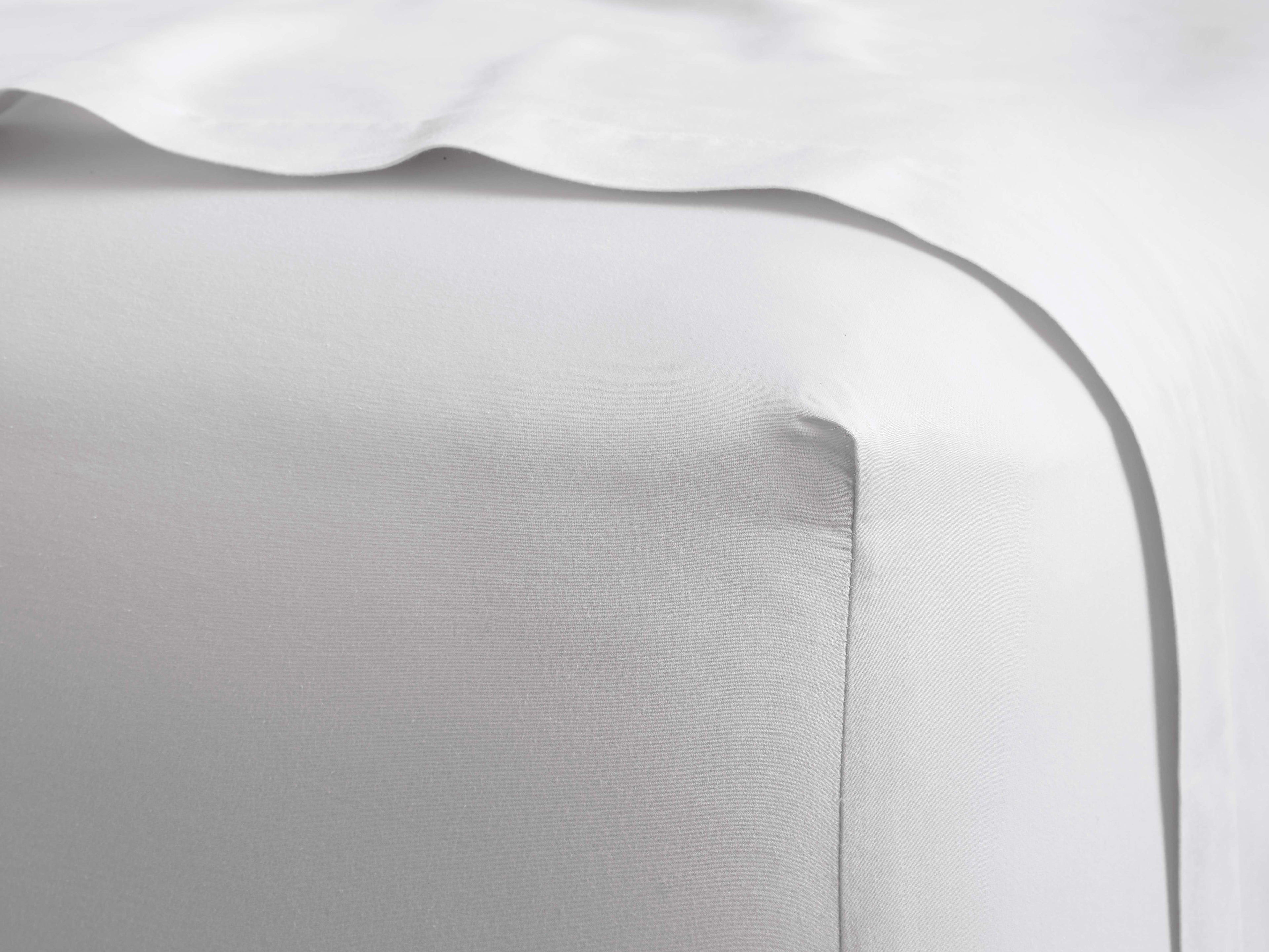 Drap-housse en satin italien teint en pièce