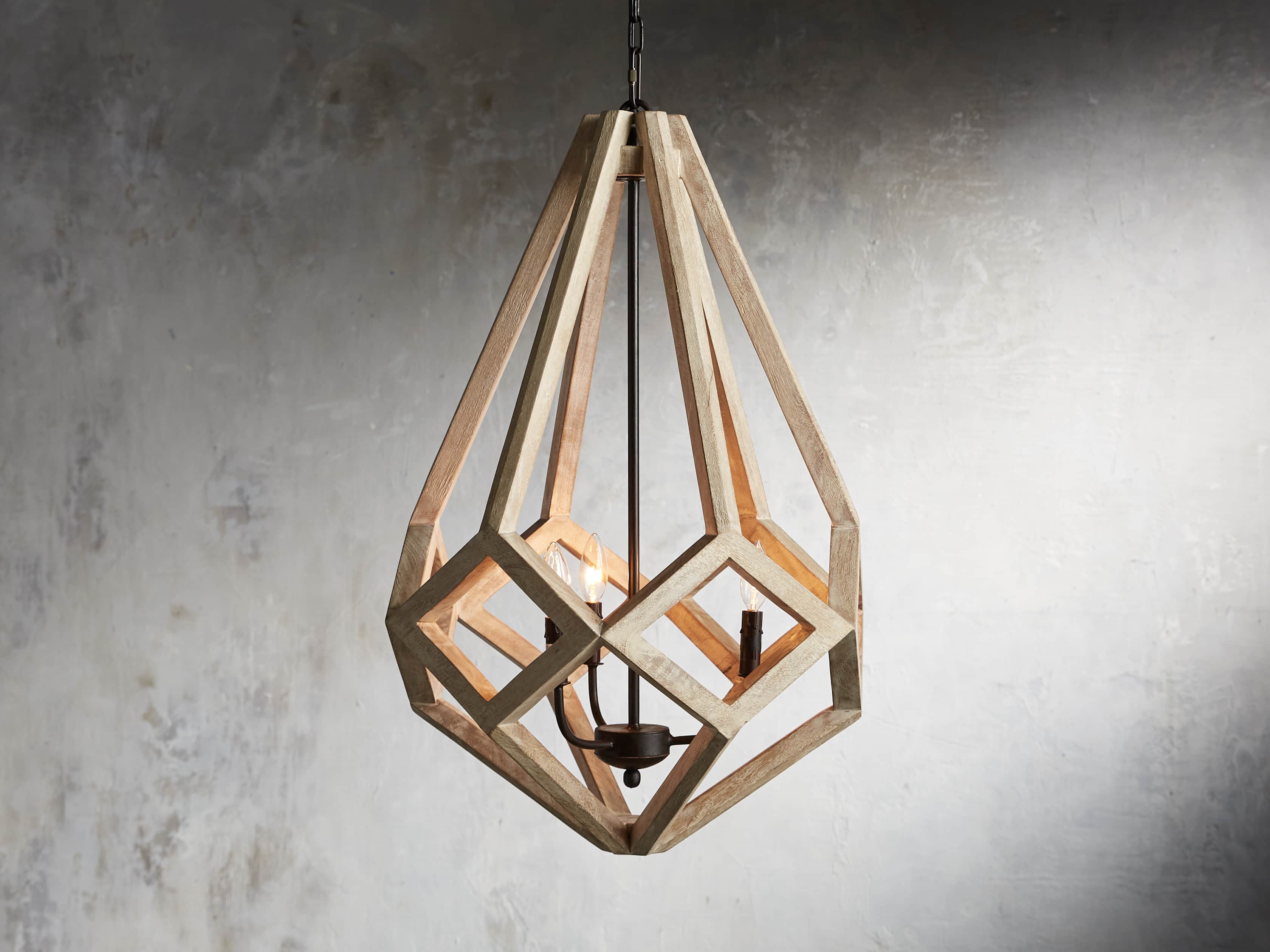 Lustre prisme en bois naturel