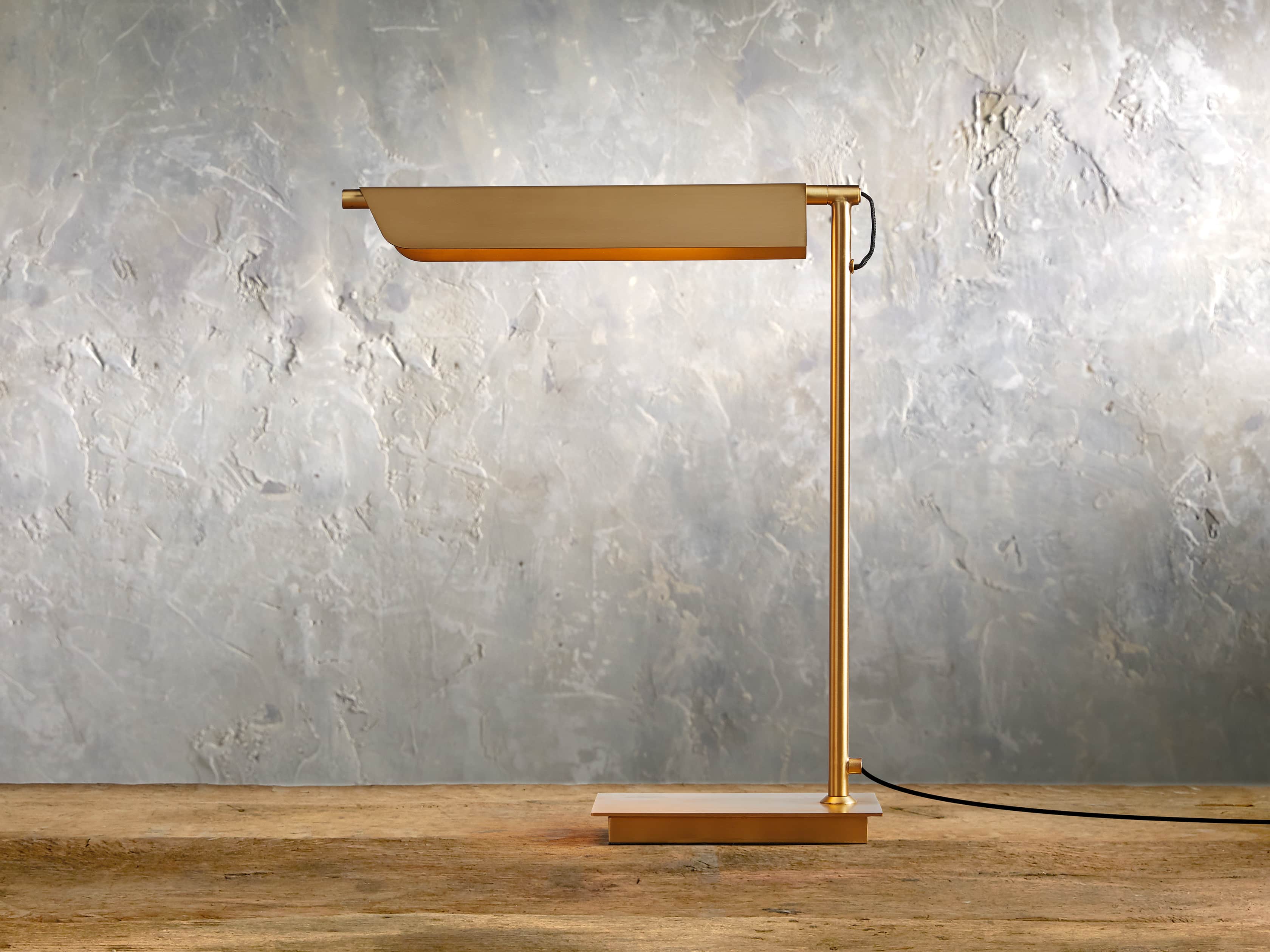 Lampe de table en laiton Axle