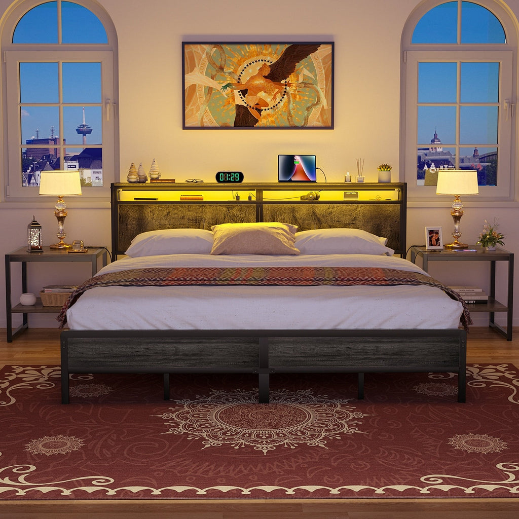 Cadre de lit plateforme en bois de style ferme avec station de charge et lumières LED