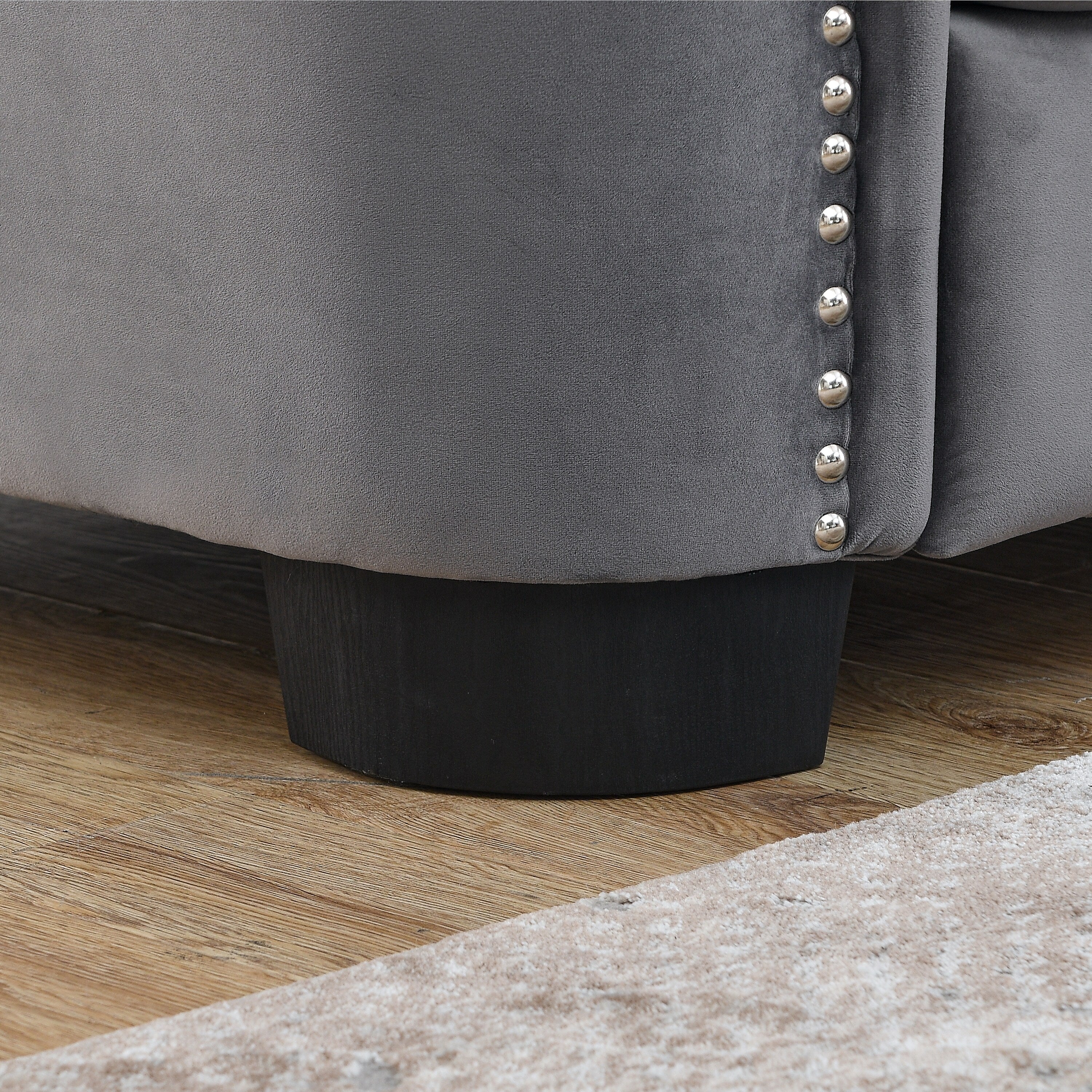 Canapé 2 places en velours gris moderne de 59 po avec dossier capitonné et accoudoirs cloutés