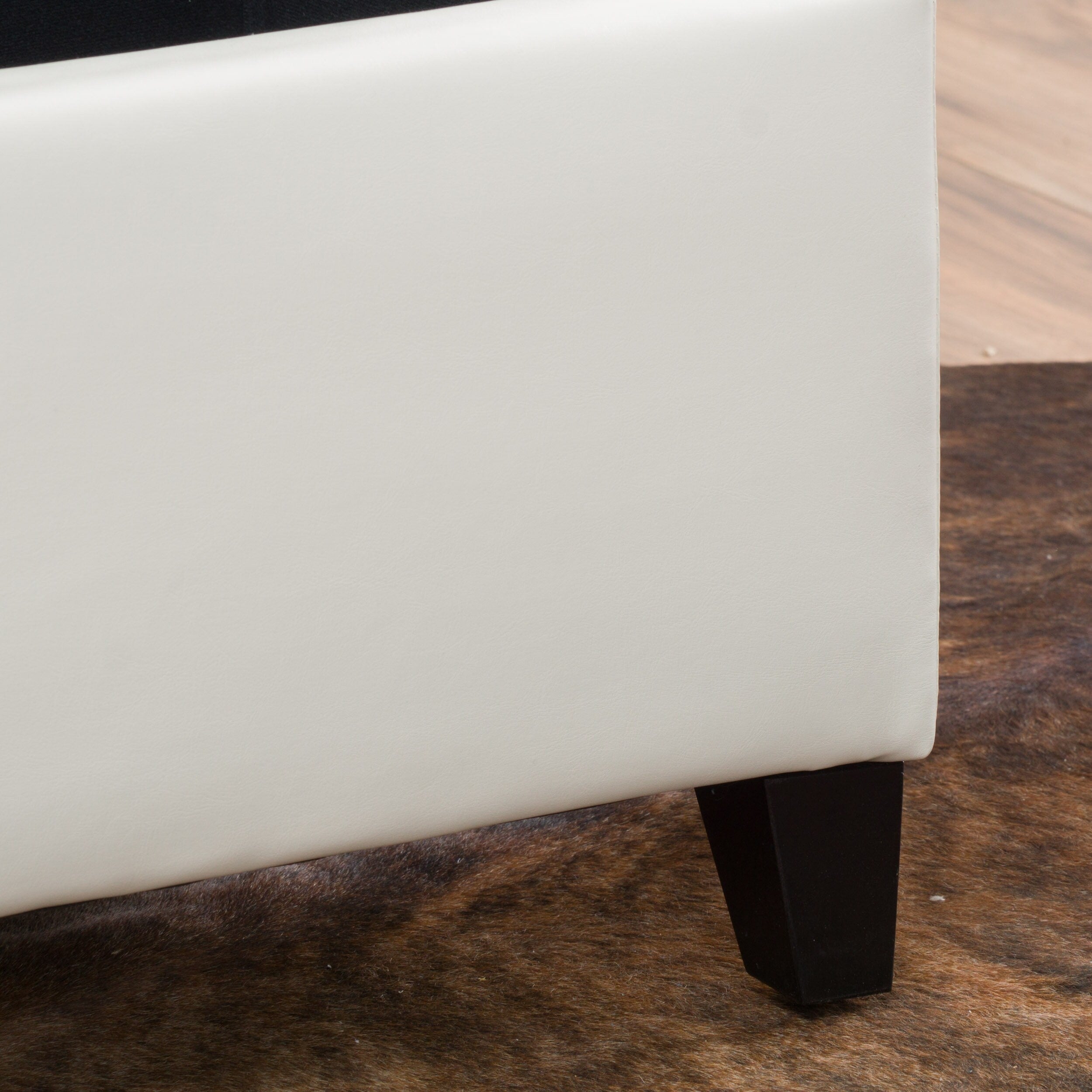 Banc de rangement en similicuir Lucinda par Christopher Knight Home - 51,25 L x 17,50 l x 16,25 H