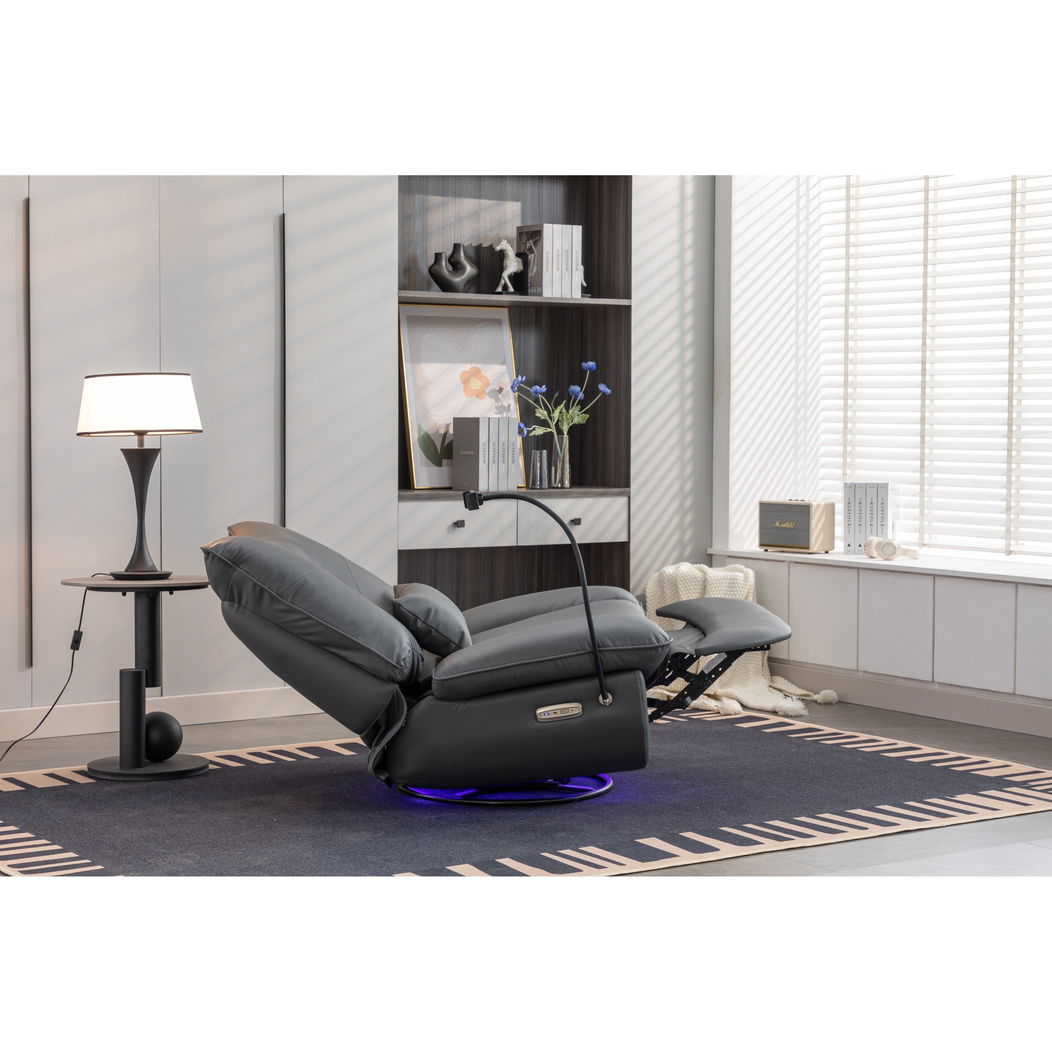 Fauteuil inclinable pivotant et électrique avec haut-parleurs Bluetooth, support de téléphone, ports de chargement USB et Type-C, rangement dissimulé des accoudoirs